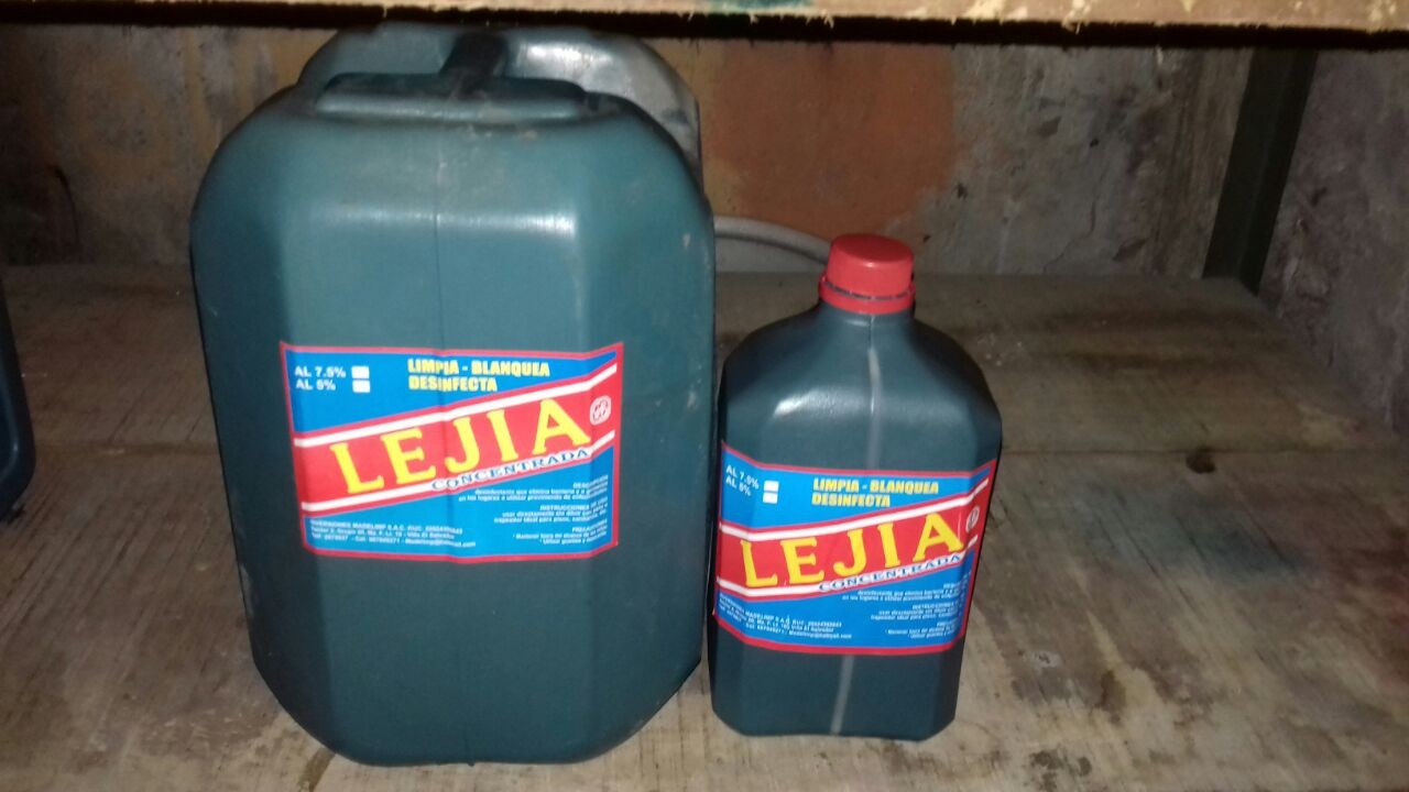Presentación: * Galón de 3.75 Litros. * Bidón de 18 Litros. Descripción: Producto de concentración al 5% y 7.5%, para limpieza de ropa y también para limpieza en general como limpiar pisos, mayolicas, desinfectando las zonas limpias. Presentación: * Galón de 3.75 Litros. * Bidón de 18 Litros. Descripción: Producto de concentración al 5% y 7.5%, para limpieza de ropa y también para limpieza en general como limpiar pisos, mayolicas, desinfectando las zonas limpias.